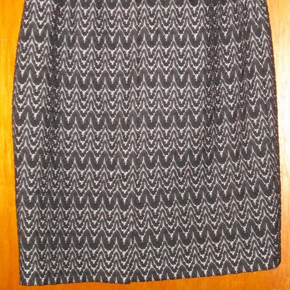 Like New Pencil Skirt - Lace Look - Picture 4 of 10